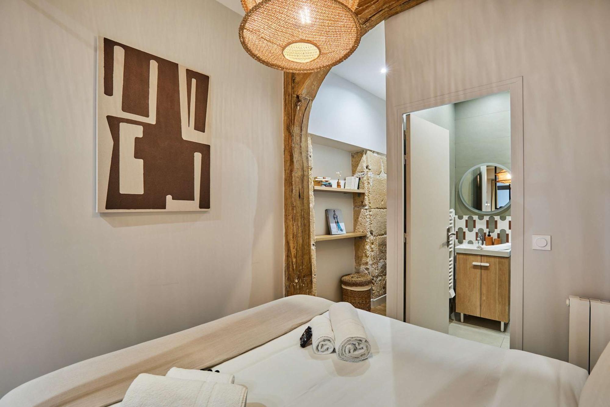 Superb 1 Bedroom Center Of By Prestige Parigi
